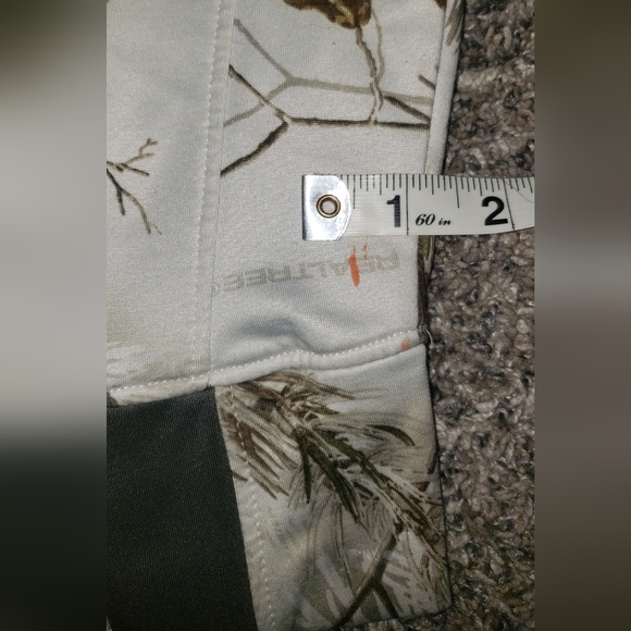 Realtree| Camouflage Midweight 1/4 Zip Pullover - Picture 5 of 9